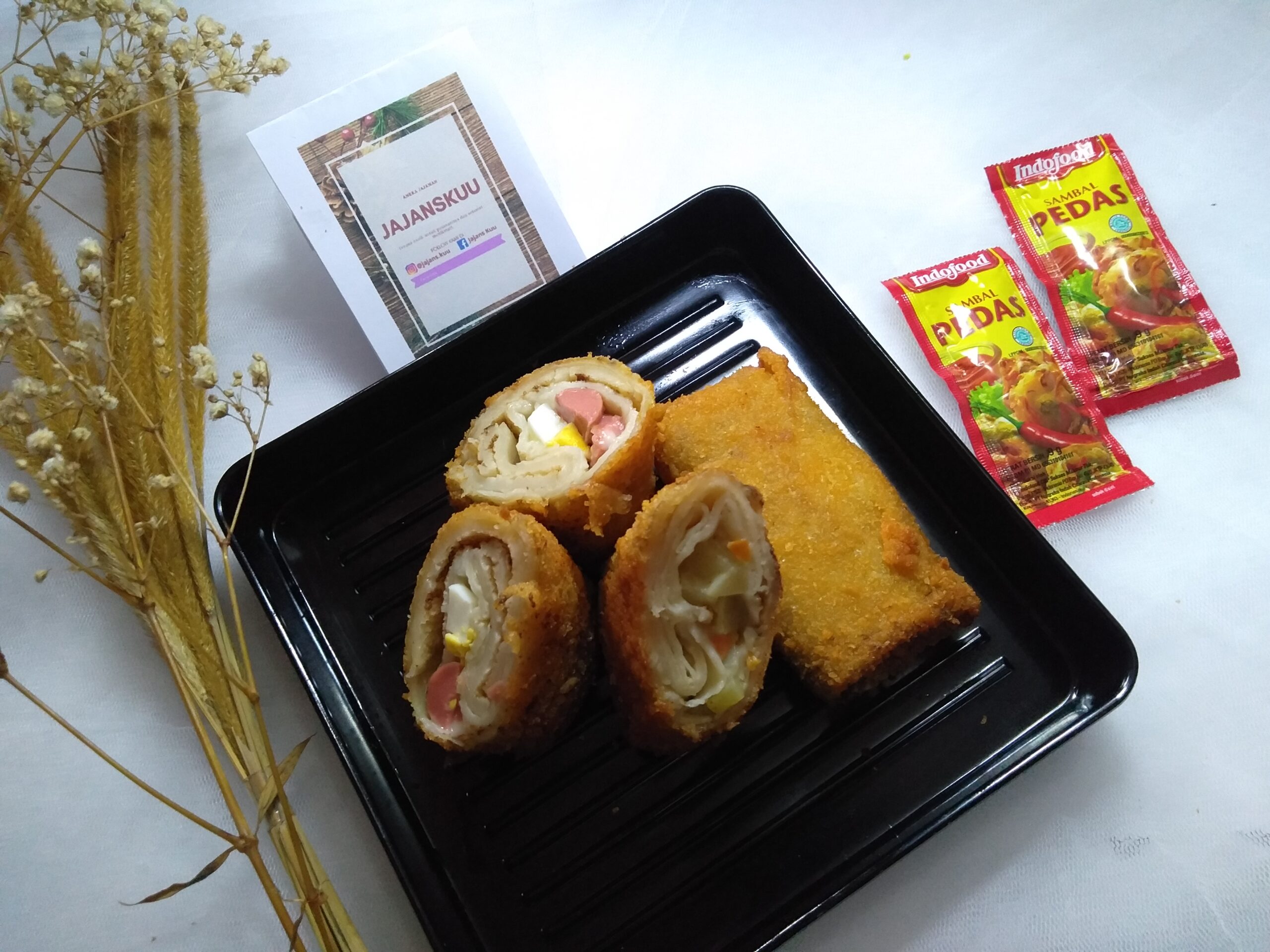 Hadirkan Makanan Tradisional Di Tengah – Tengah Gempuran Makanan Modern, Mahasiswa Di Surabaya Membuka Usaha Bisnis Kuliner Risoles Homemade